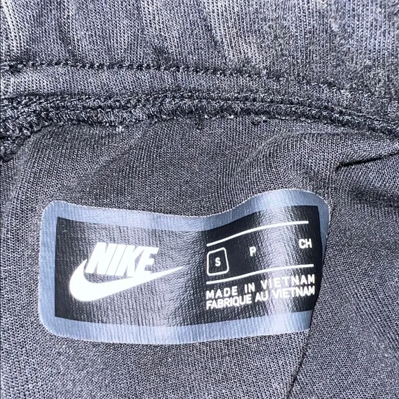 Nike Men's Athletic Black Shorts - Picture 3 of 4